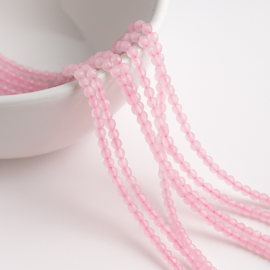 Natürlicher zierlicher Rosenquarz Perlenstrang facettiert 2,4 mm (ca. 182 Perlen / ca. 38,5 cm Länge)