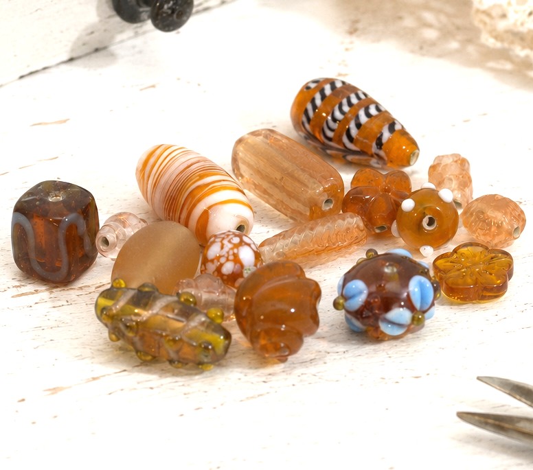 Böhmische Lampwork und Glasperlen 50 Gramm Überraschungsbeutel - bernsteinbraun/honigfarben