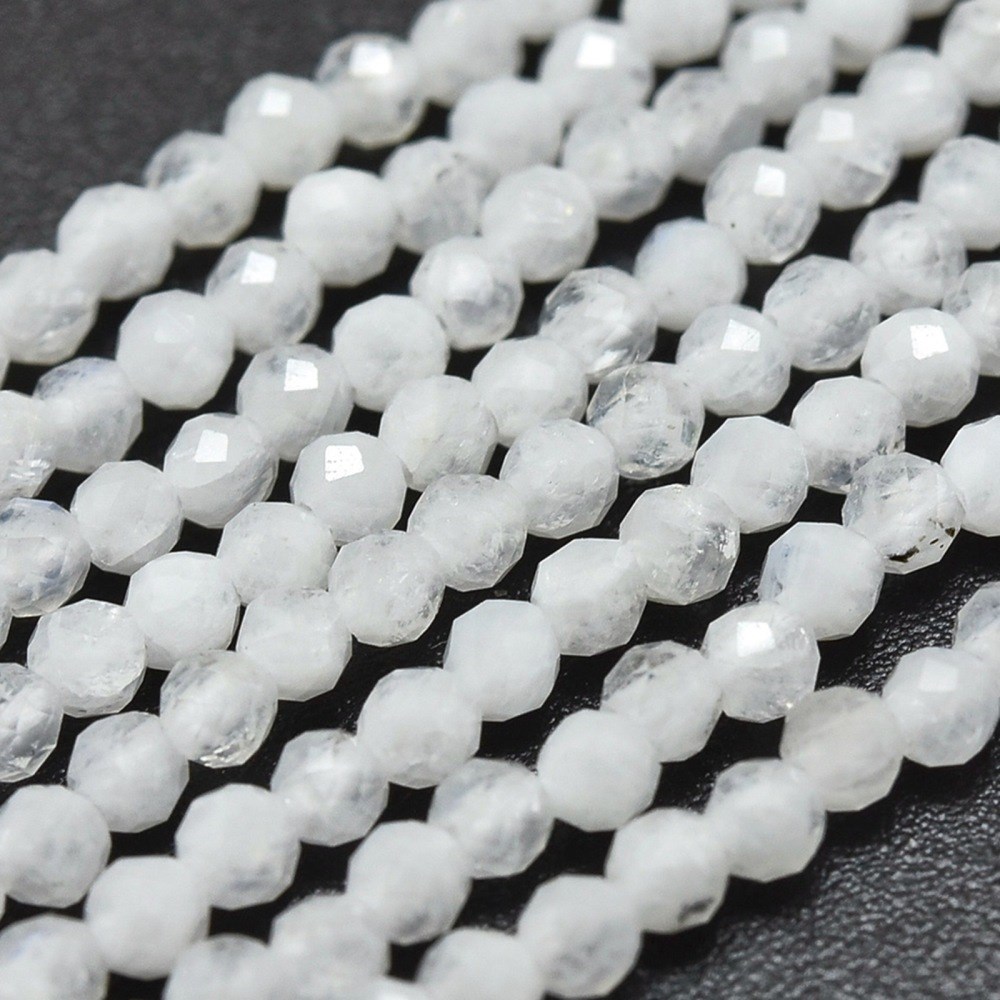 Natürlicher Mondstein Perlenstrang 3 - 3,4 mm facettiert weiß (ca. 135 Perlen / ca. 40 cm Länge)