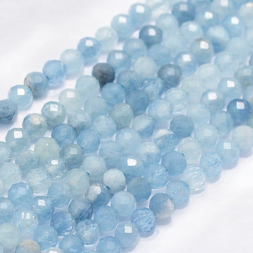 Natürlicher Aquamarin Perlenstrang 2 mm facettiert (ca. 210 Perlen / ca. 39,5 cm Länge)