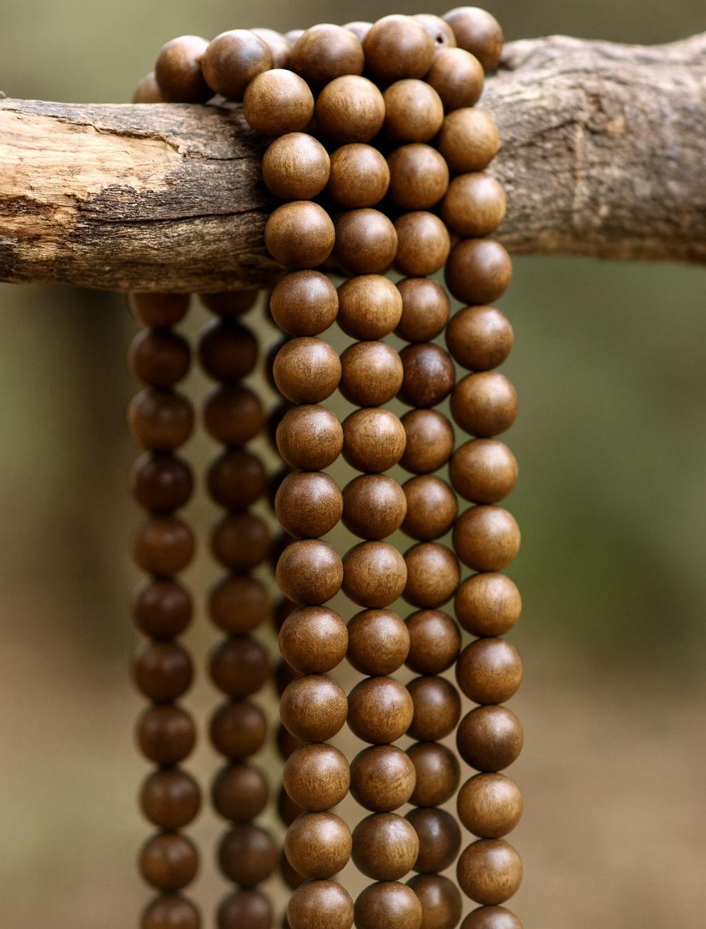 Natur Holzperlenstrang rund glatt poliert 6 mm (ca. 63 Perlen / ca. 39,5 cm Länge)