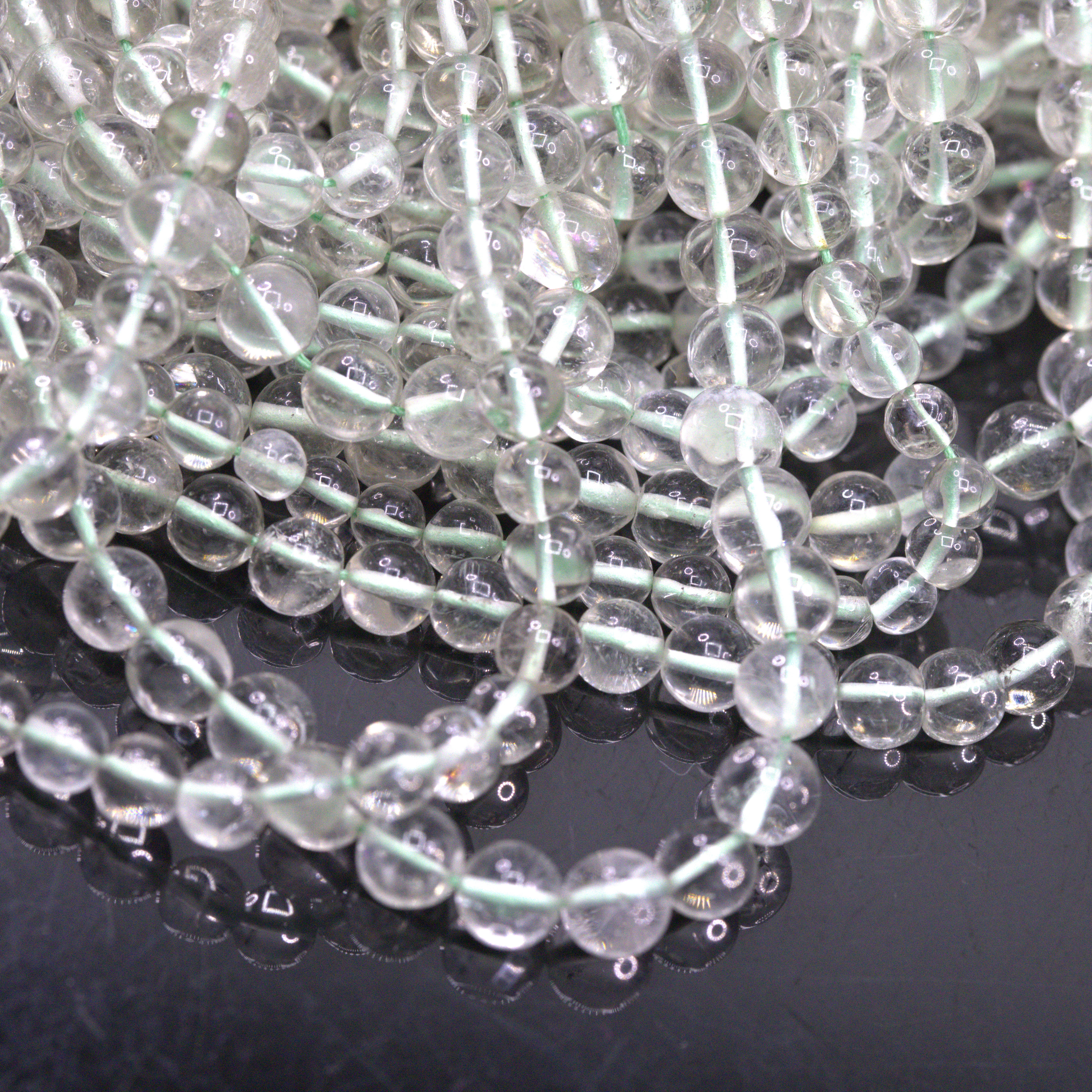 Fluorit Perlenstrang 4 - 5 mm unregelmäßige runde Perlen (ca. 34 cm Länge)