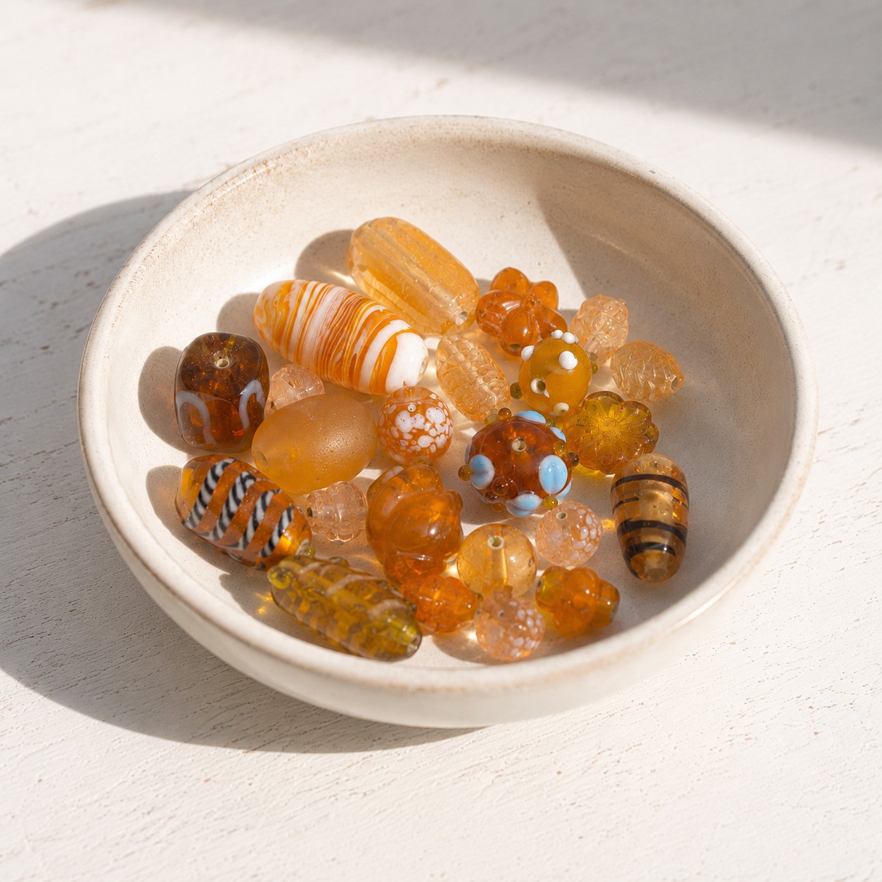 Böhmische Lampwork und Glasperlen 50 Gramm Überraschungsbeutel - bernsteinbraun/honigfarben