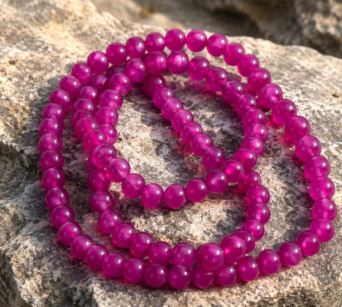 Malaysia Jadeperlenstrang 8 mm violett gefärbt (ca. 47 Perlen / ca. 38 cm Länge)
