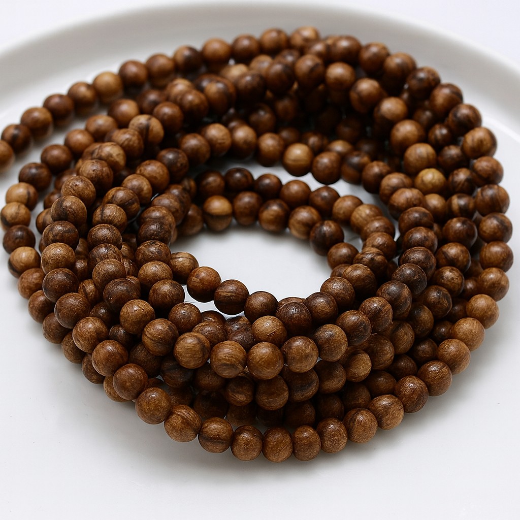 Natürlicher Holzperlenstrang 5 - 5,5 mm (ca. 67 Perlen / ca. 40 cm Länge)