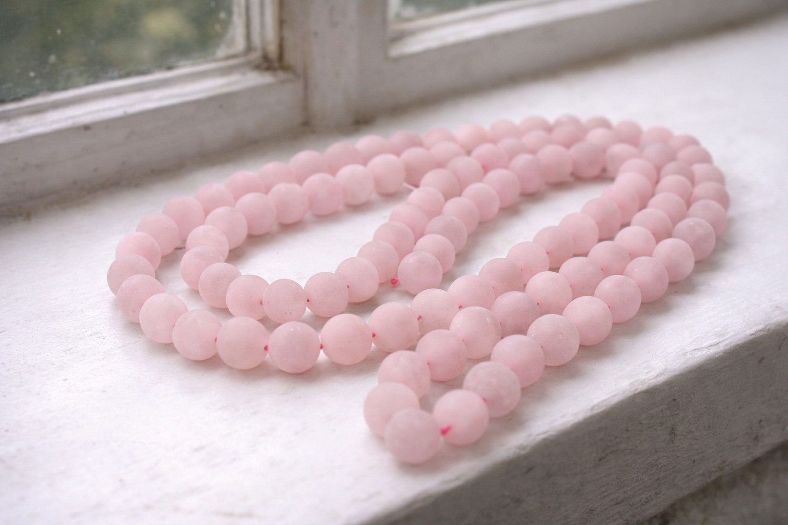 Natürlicher gefrosteter matter Rosenquarz Perlenstrang 8 mm (ca. 47 Perlen / ca. 39,5 cm Länge)