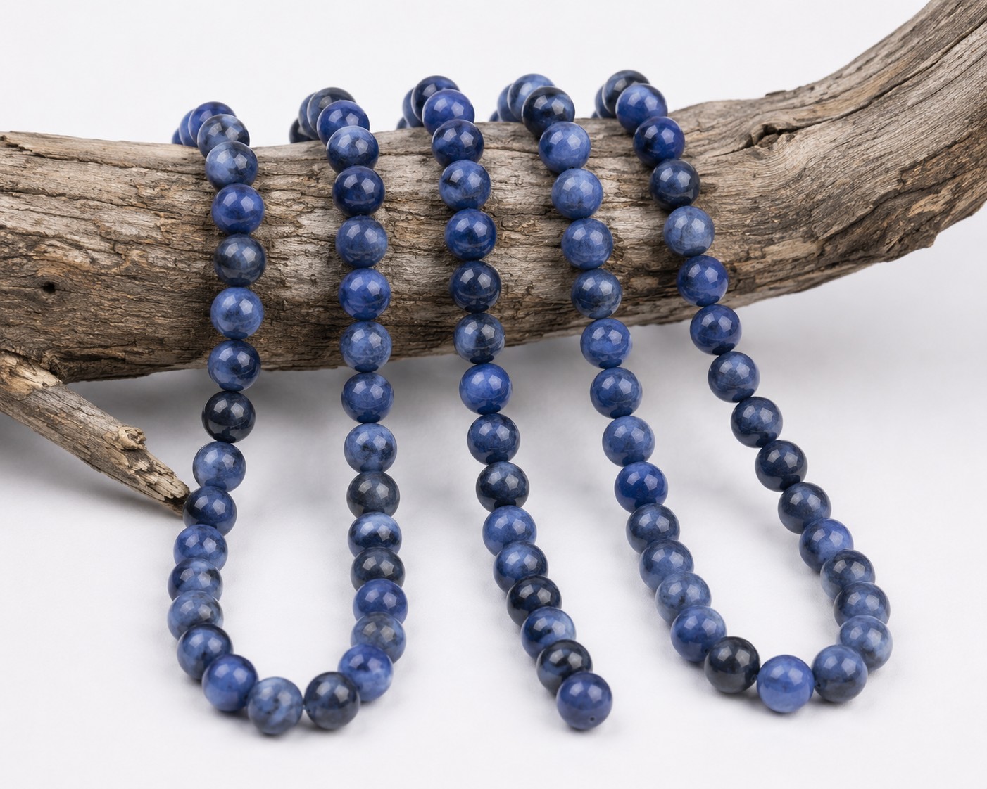 Kurzer Sodalith Perlenstrang mitternachtsblau rund glatt 6,3 - 6,5 mm (ca. 30 Perlen / ca. 19 cm Länge)