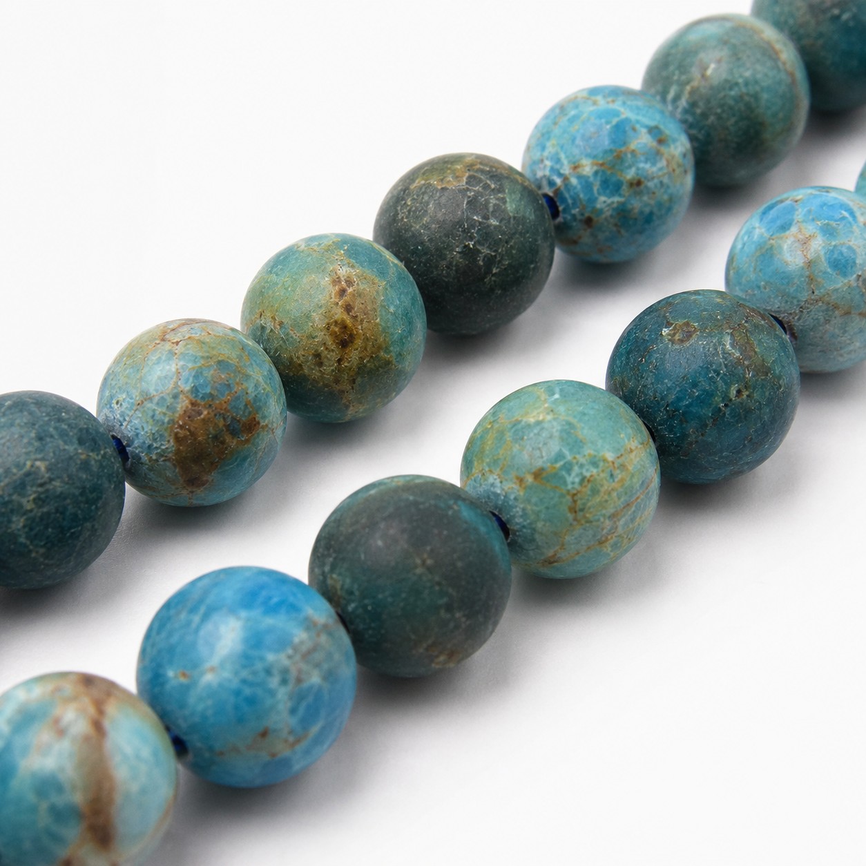 Matter Apatit Perlenstrang 5,6 mm (ca. 62 Perlen / ca. 39 cm Länge) - natürliche Edelsteinperlen in Blau- und Türkistönen