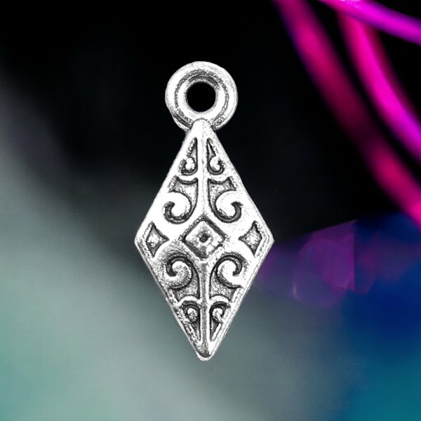 Zierlicher Charm Anhänger Raute antik silberfarben 16 mm x 7 mm