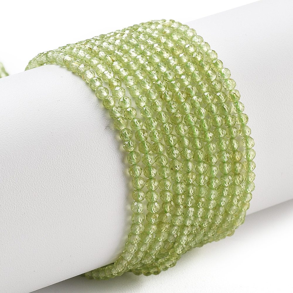 Facettierter Peridot Perlenstrang 2 mm (ca. 230 Perlen / ca. 38 cm Länge)