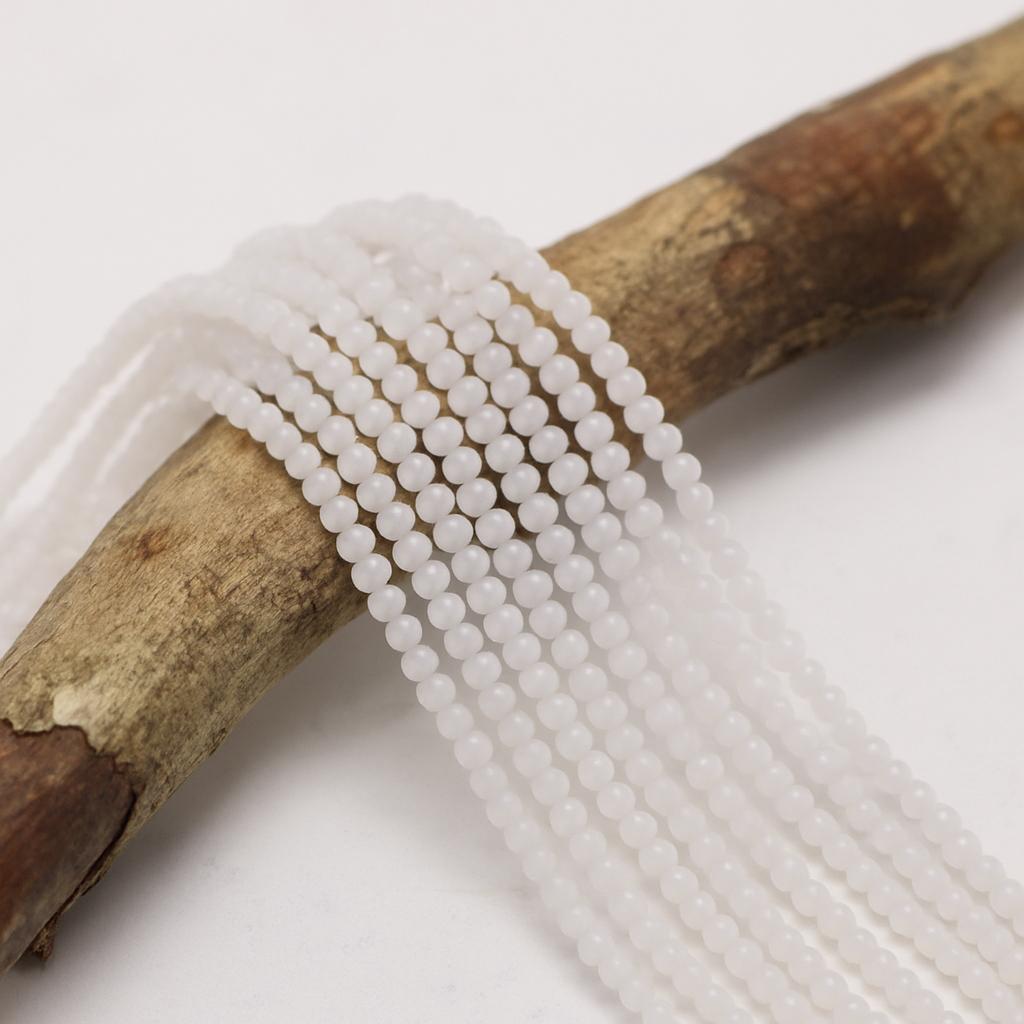 Natürlicher zierlicher weißer Jade Perlenstrang rund glatt 2 mm (ca. 184 Perlen / ca. 41,5 cm Länge)