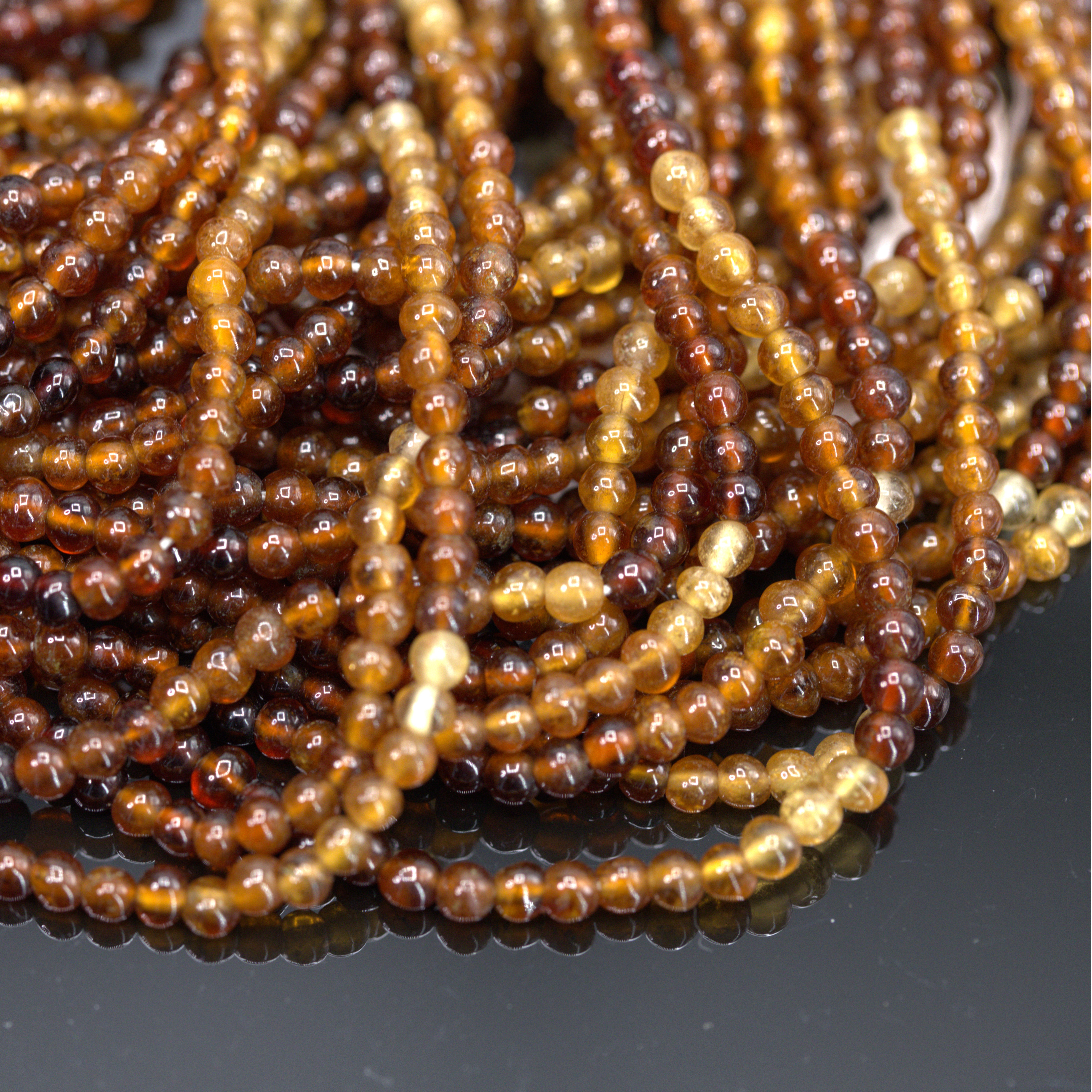 Topaz Perlenstrang mit Farbverlauf ca. 3 mm unregelmäßige Perlen (ca. 33 cm Länge)