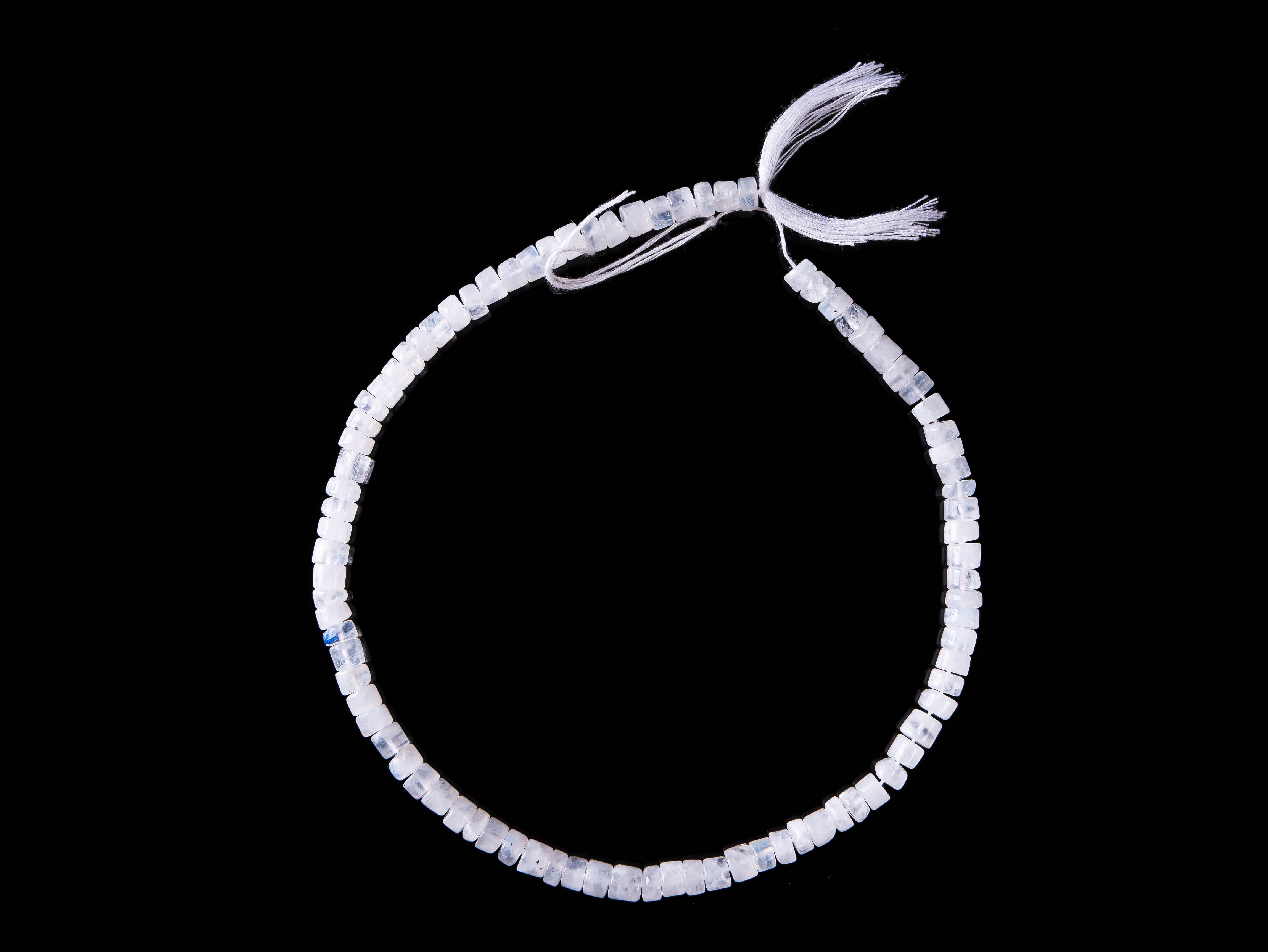Weißer Quarzperlenstrang unregelmäßige Rondelle 5-6 x 3-4 mm (ca. 32 cm Länge)