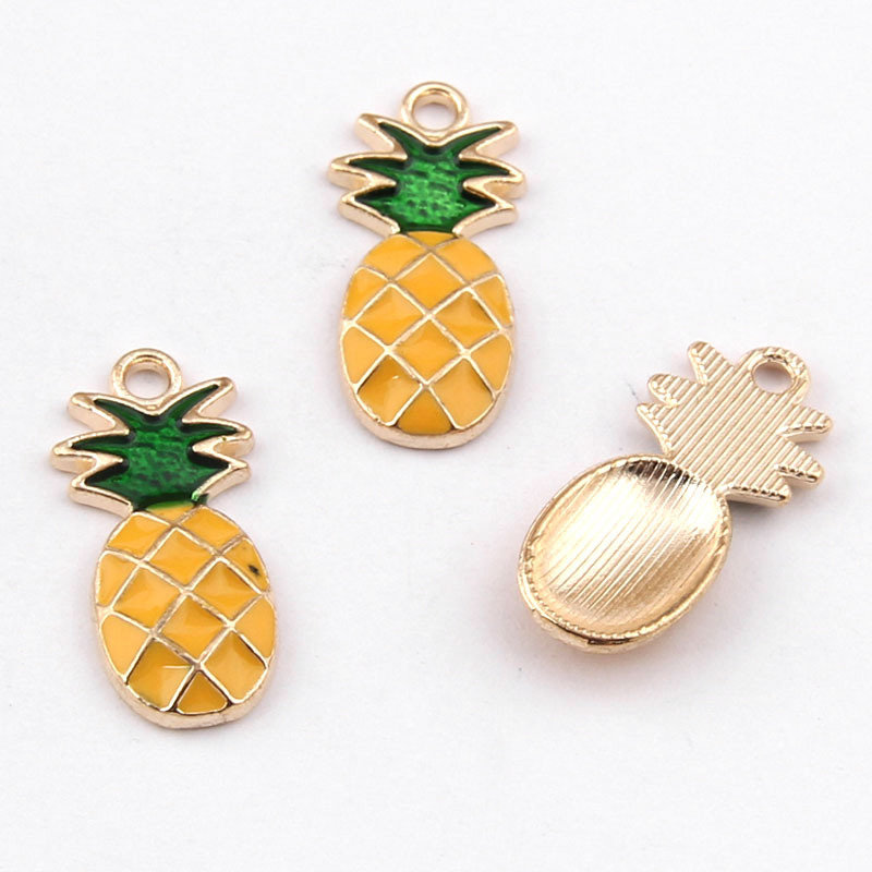 Goldfarbener Charm Anhänger Ananas emailliert 25 x 10 mm