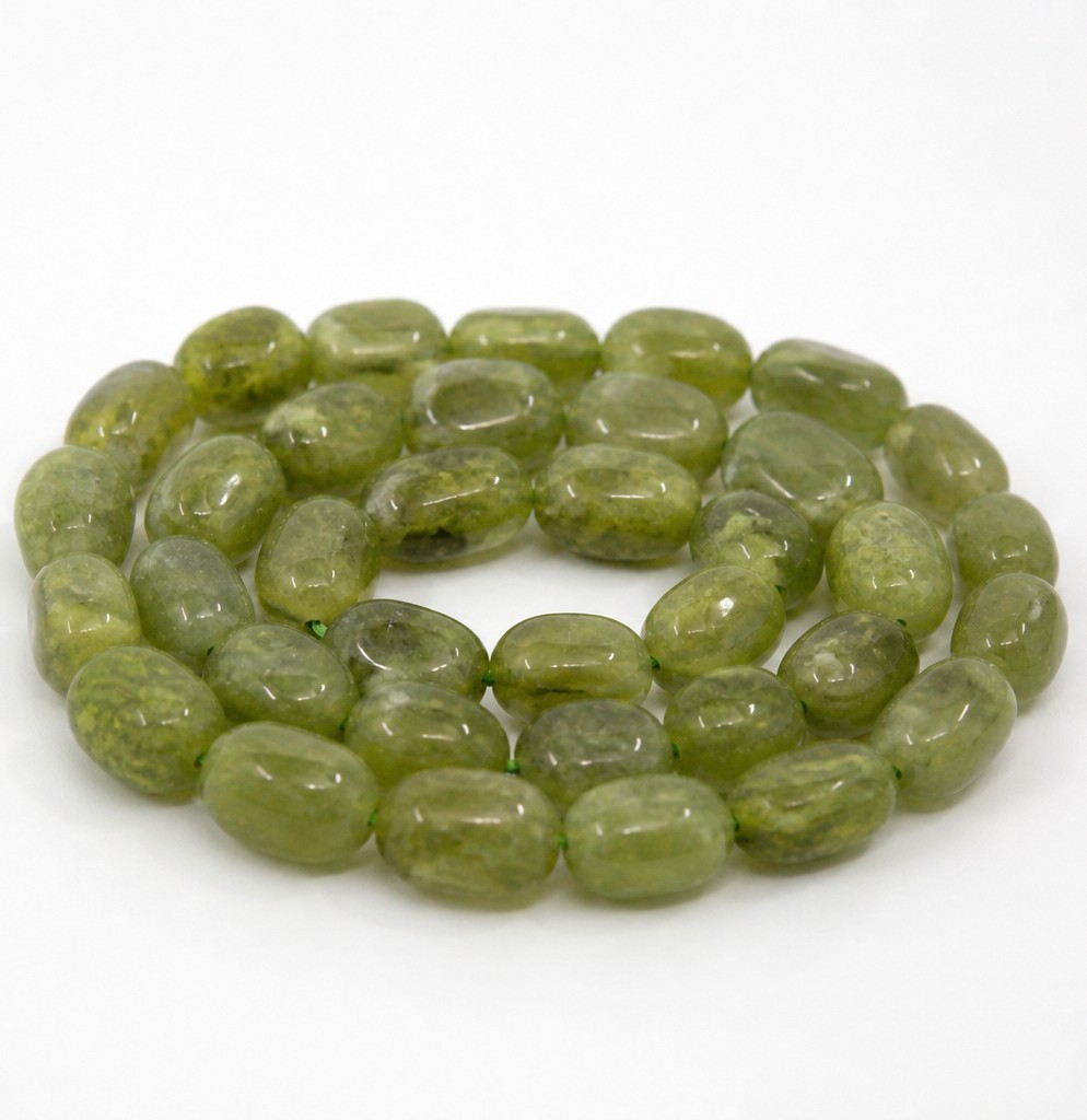 Peridot Perlenstrang 7 - 9 x 4,5 - 5,5 mm unregelmäßige ovale Perlen (ca. 30 cm Länge)