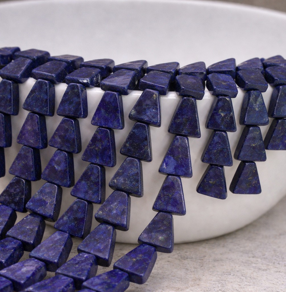 Lapislazuli Perlen Dreieck 9,5 x 6,5 - 4,2 x  3,2 mm (ca. 35 cm Länge)