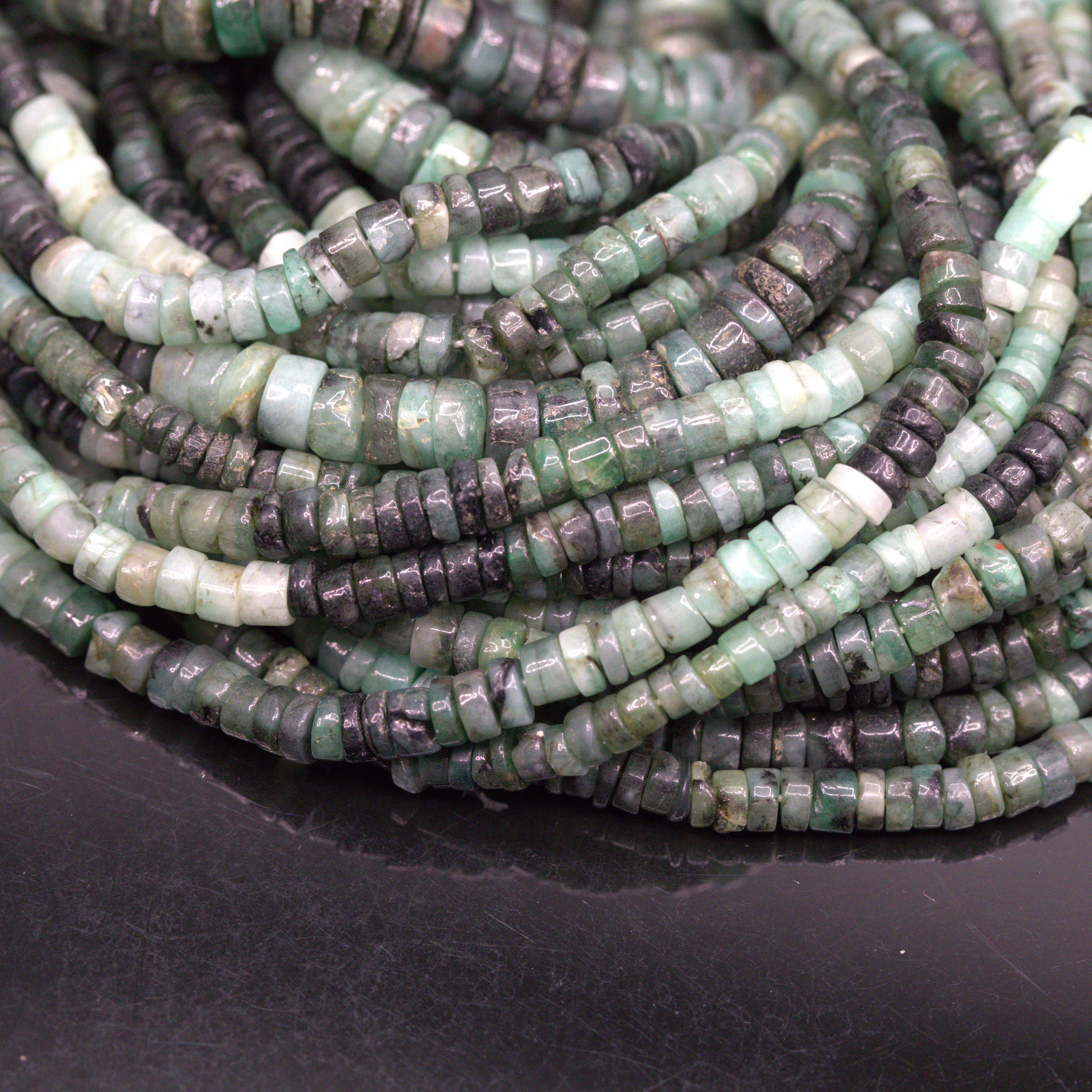 Jade Perlenstrang unregelmäßige Rondelle 3 x 2 mm (ca. 34 cm Länge)