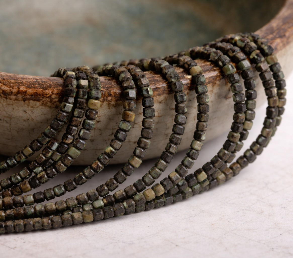 Afrikanischer Türkis Edelstein Perlenstrang 2,5 x 2,5 mm Würfelperlen (ca. 38 cm Länge)