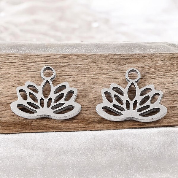 2 zierliche Charm Edelstahlanhänger Lotusblume 7,5 x 9,5 x 1 mm