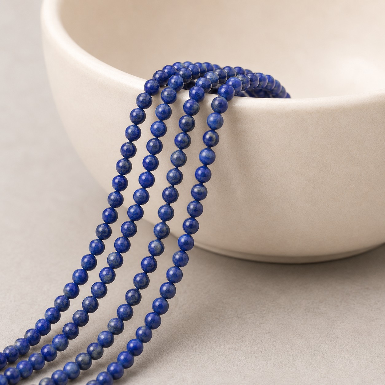 Lapislazuli Perlenstrang 3,8 mm (ca. 85 Perlen / ca. 39 cm Länge) - natürliche Edelsteinperlen in intensivem Königsblau