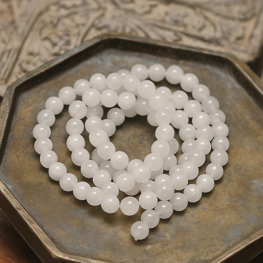 Natürliche weiße Jadeperlen rund glatt glänzend 6 mm (ca. 65 Perlen / ca. 40 cm Länge)
