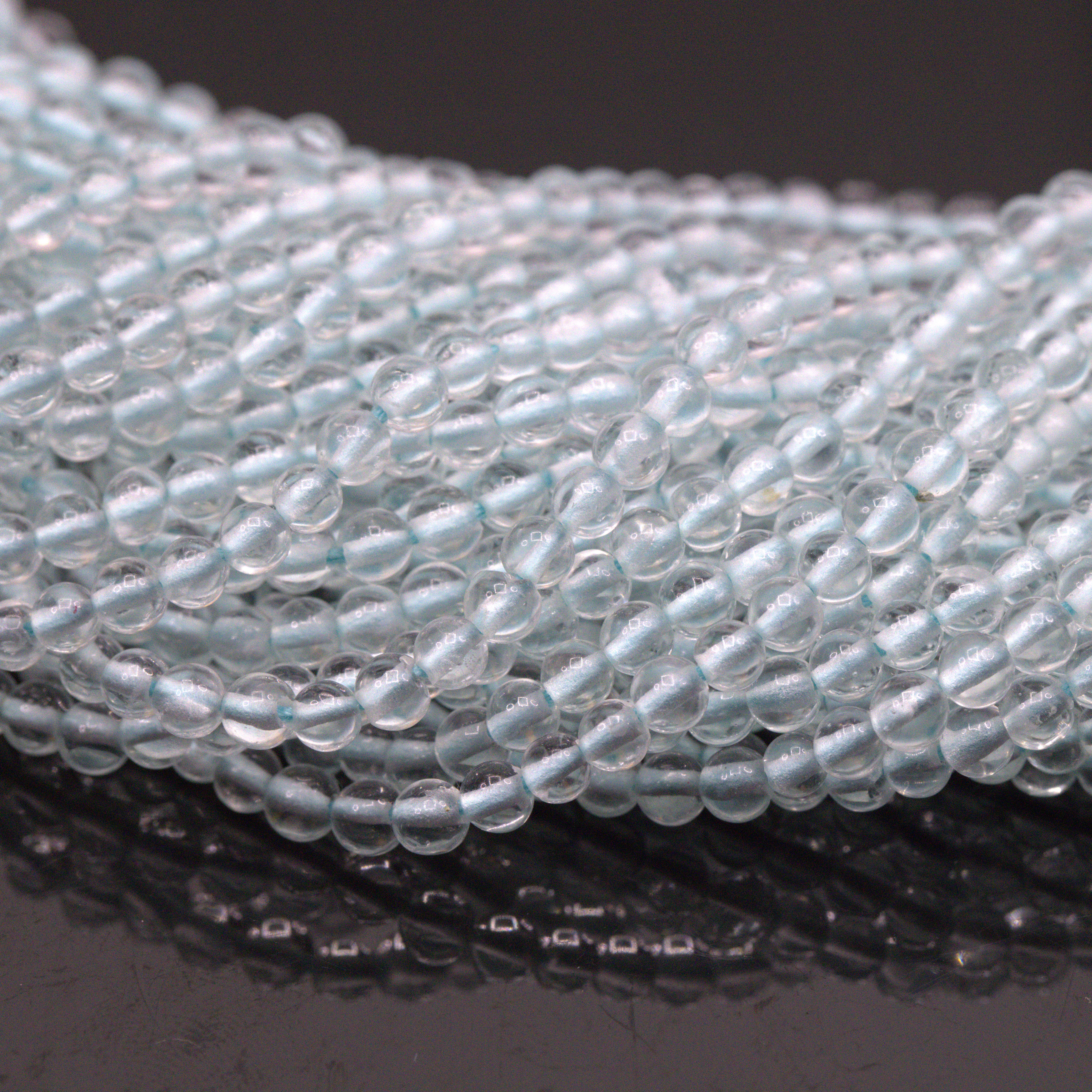 Quarz Perlenstrang 3 - 4 mm unregelmäßige Perlen (ca. 35 cm Länge)