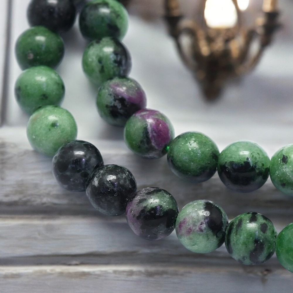 Natürlicher Ruby in Zoisite Perlenstrang 6 - 6,5 mm rund glatt (ca. 60 Perlen / ca. 38 cm Länge)