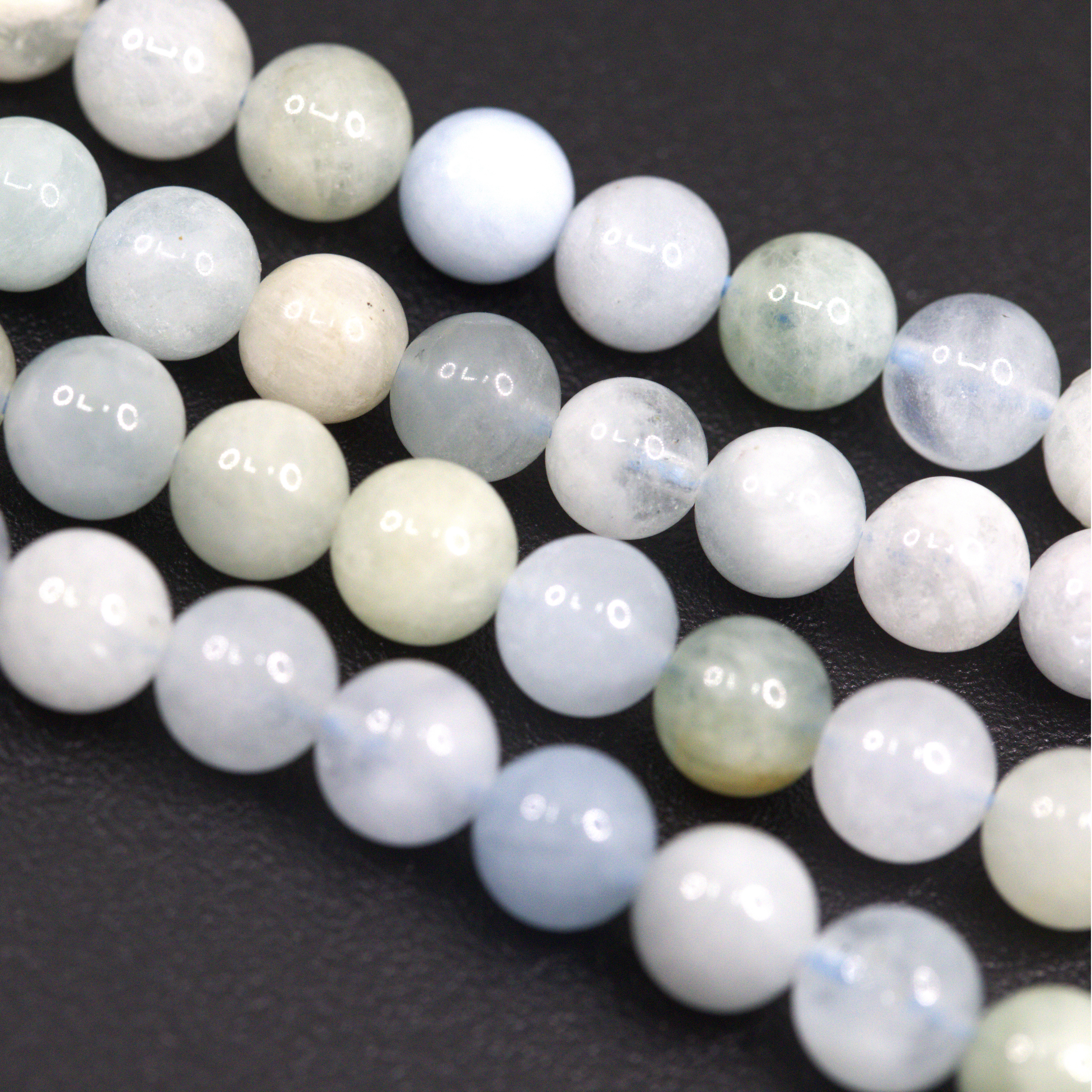 Natürlicher Aquamarin Perlenstrang 6 - 6,3 mm rund glatt glänzend (ca. 65 Perlen / ca. 39 cm Länge)