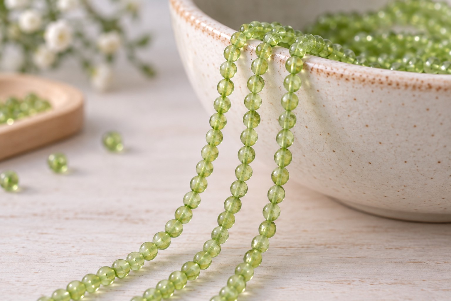 Peridot Perlenstrang unregelmäßige Perlen 3,2 - 3,5 mm (ca. 36 cm Länge)