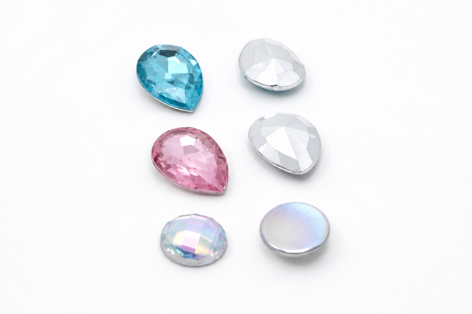 Cabochon Set mit 37 facettierten Acryl Cabochons - funkelnde Schmucksteine zum Gestalten von Windlichtern & DIY Deko