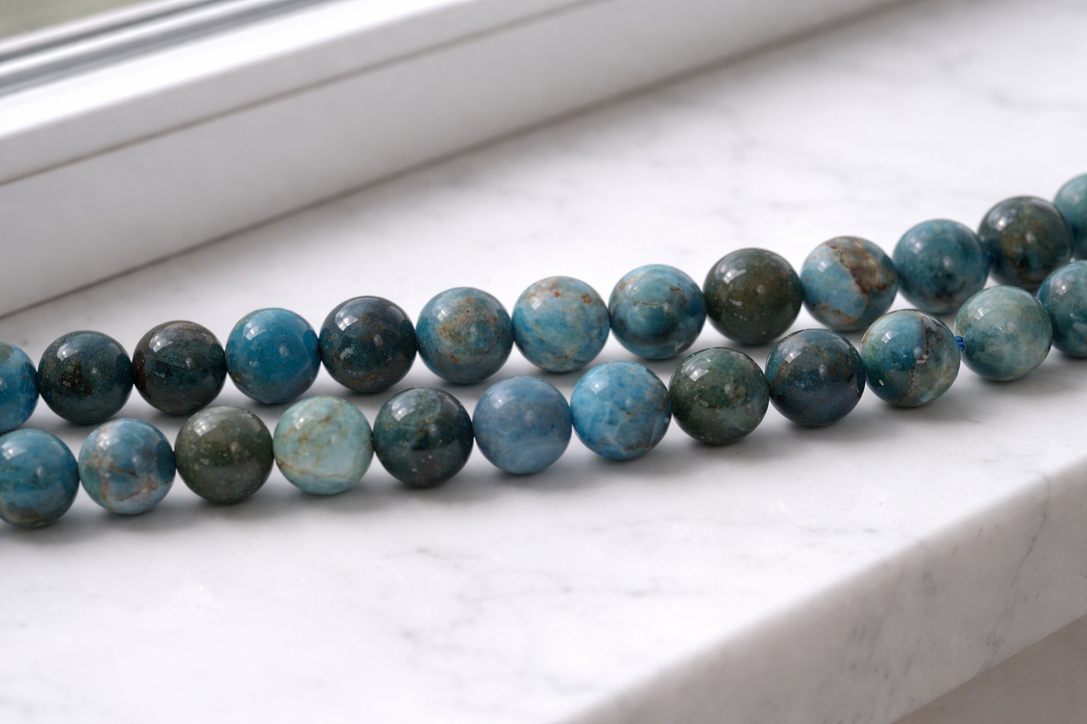 Apatit Perlenstrang 6 - 6,5 mm (ca. 62 Perlen / ca. 39 cm Länge)