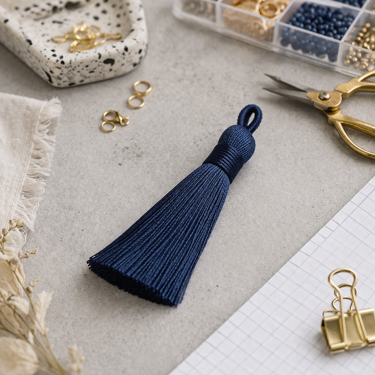 Hochwertige Polyester Quaste blau 60-67 x 8 mm mit Schlaufe