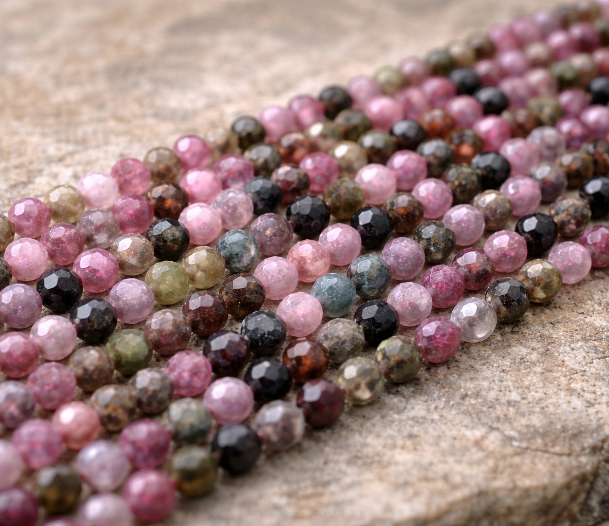 Natürlicher facettierter Turmalin Perlenstrang 3 - 3,5 mm (ca. 178 Perlen / ca. 39 cm Länge)
