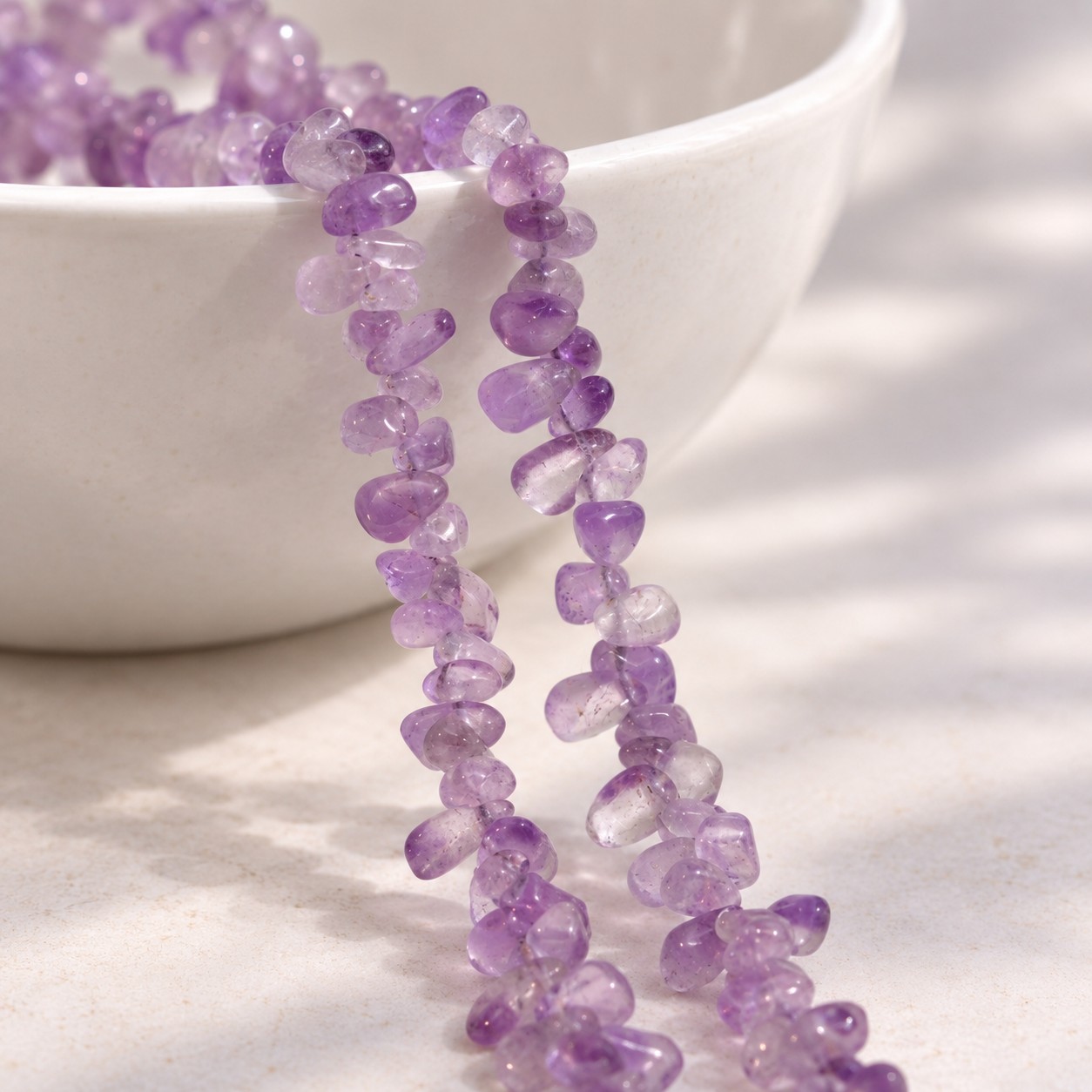 Amethyst unregelmäßige Nugget Perlen quergebohrt 6,5 - 7,5 x 3 - 6 mm (ca. 31 cm Länge)