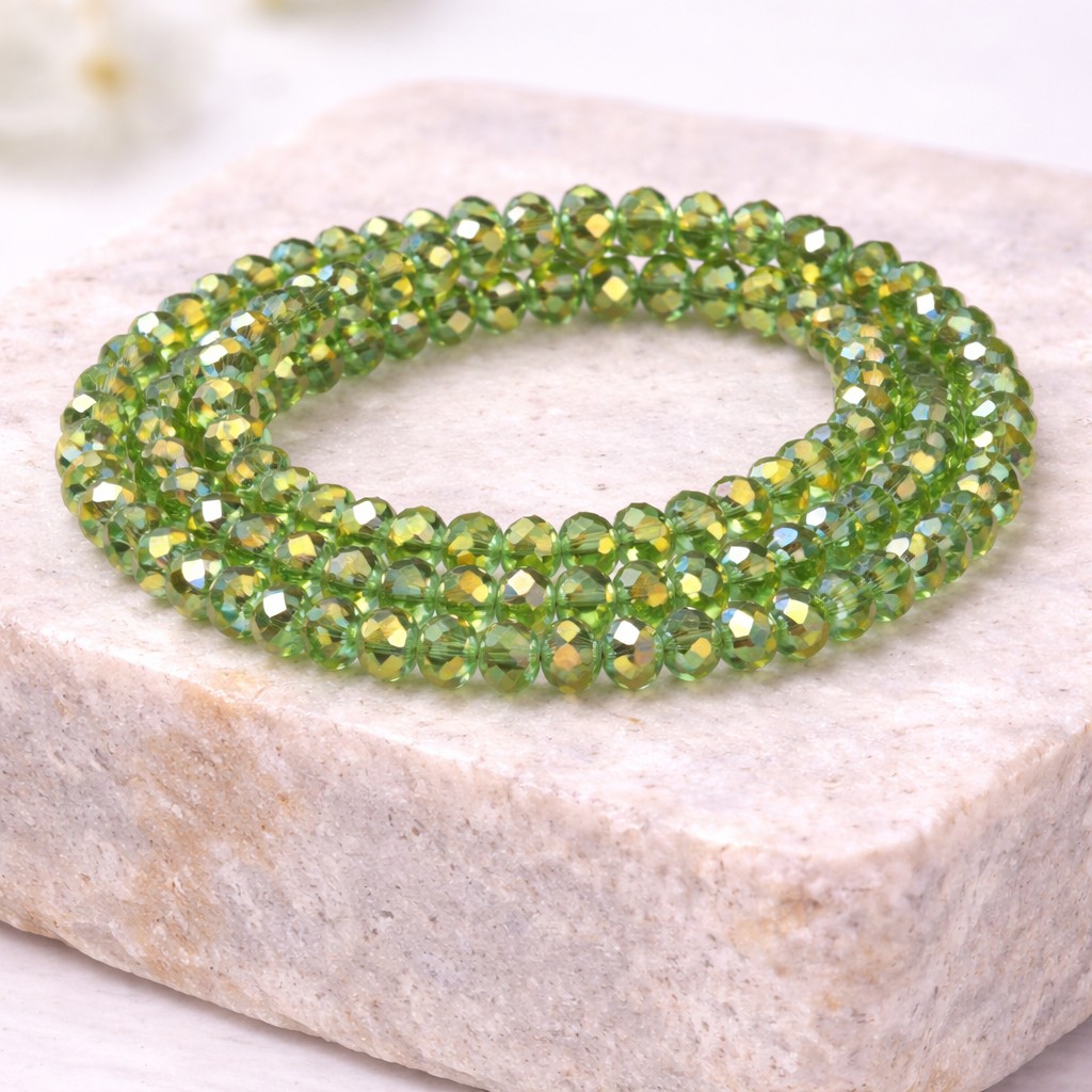 Galvanisierter Glasperlenstrang grün - 4 x 3 mm facettiert Rondelle (ca. 120 Perlen / ca. 46 cm Länge)