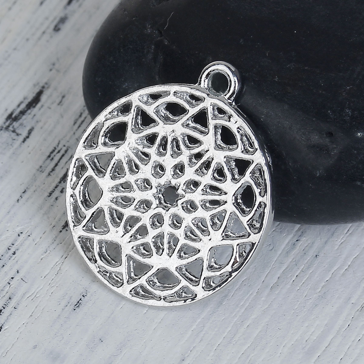 Charm Anhänger Mandala Blume silberfarben 24 mm x 21 mm