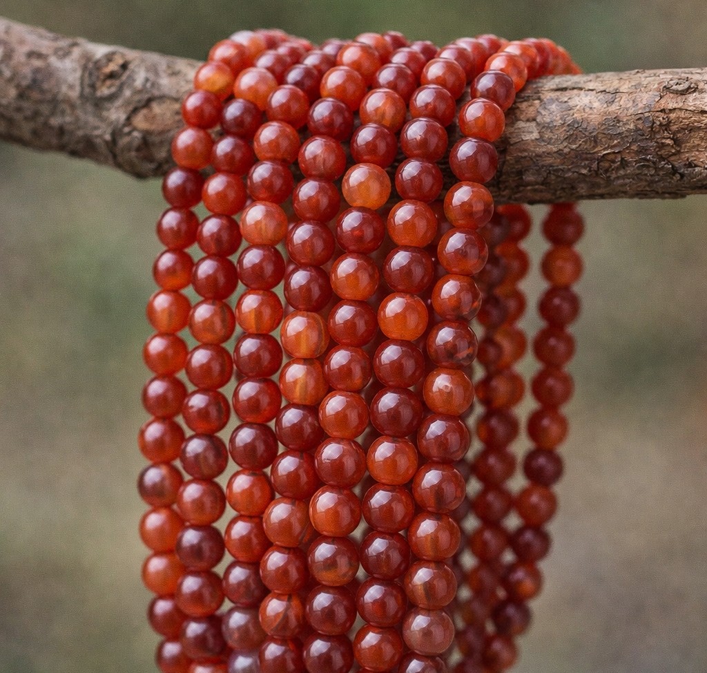 Achat Perlenstrang 6 - 6,4 mm gefärbt rot (ca. 64 Perlen / ca. 38 cm Länge)