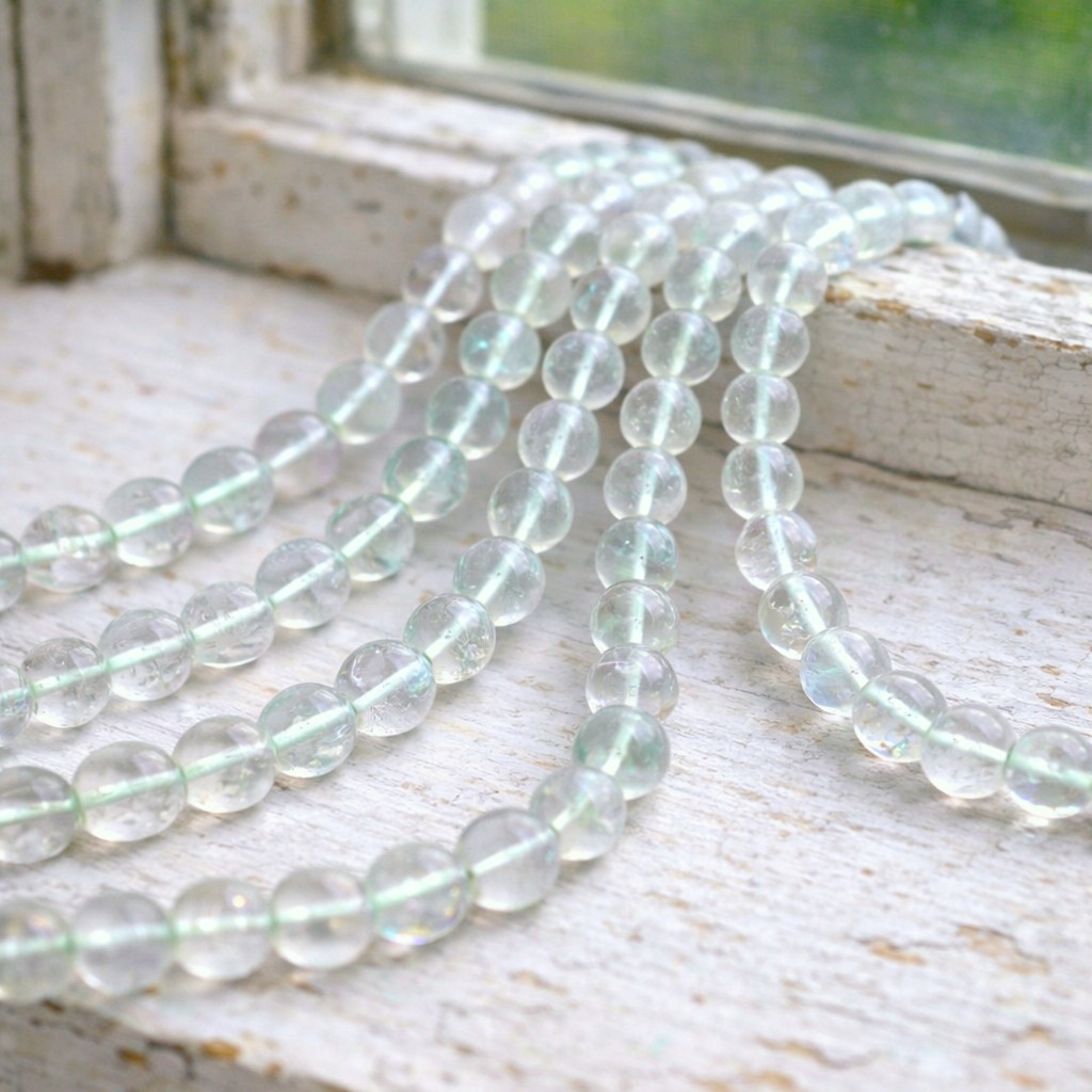 Hellgrüner Fluorit Perlenstrang 6 mm unregelmäßige runde Perlen ( ca. 33 cm Länge)