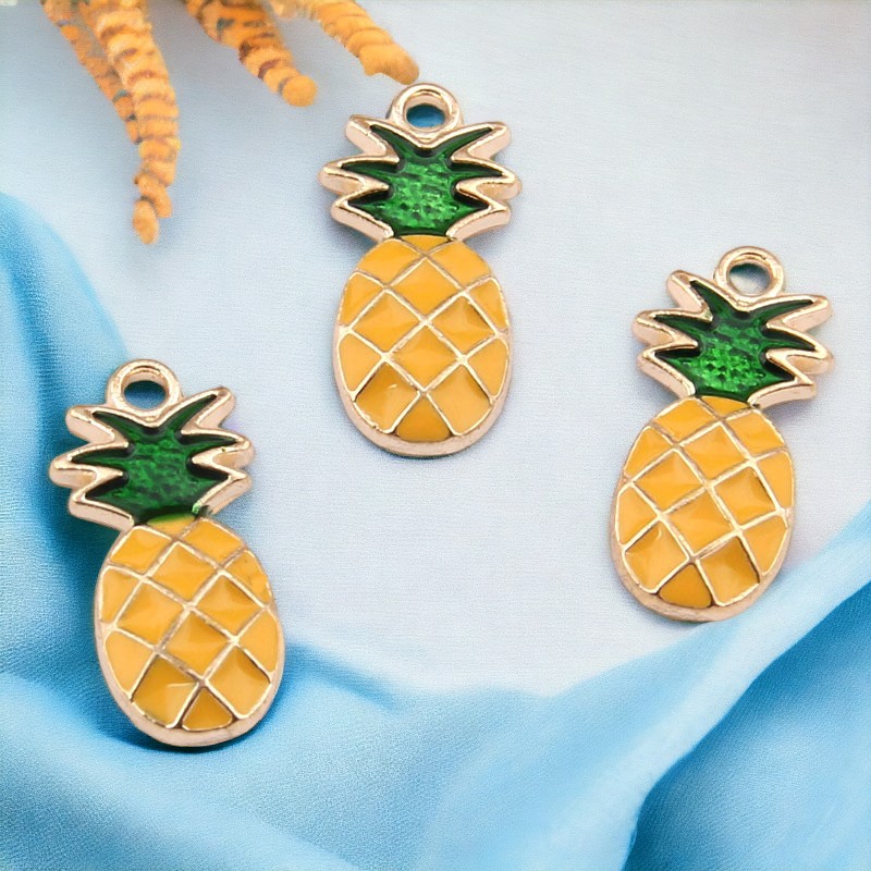 Goldfarbener Charm Anhänger Ananas emailliert 25 x 10 mm