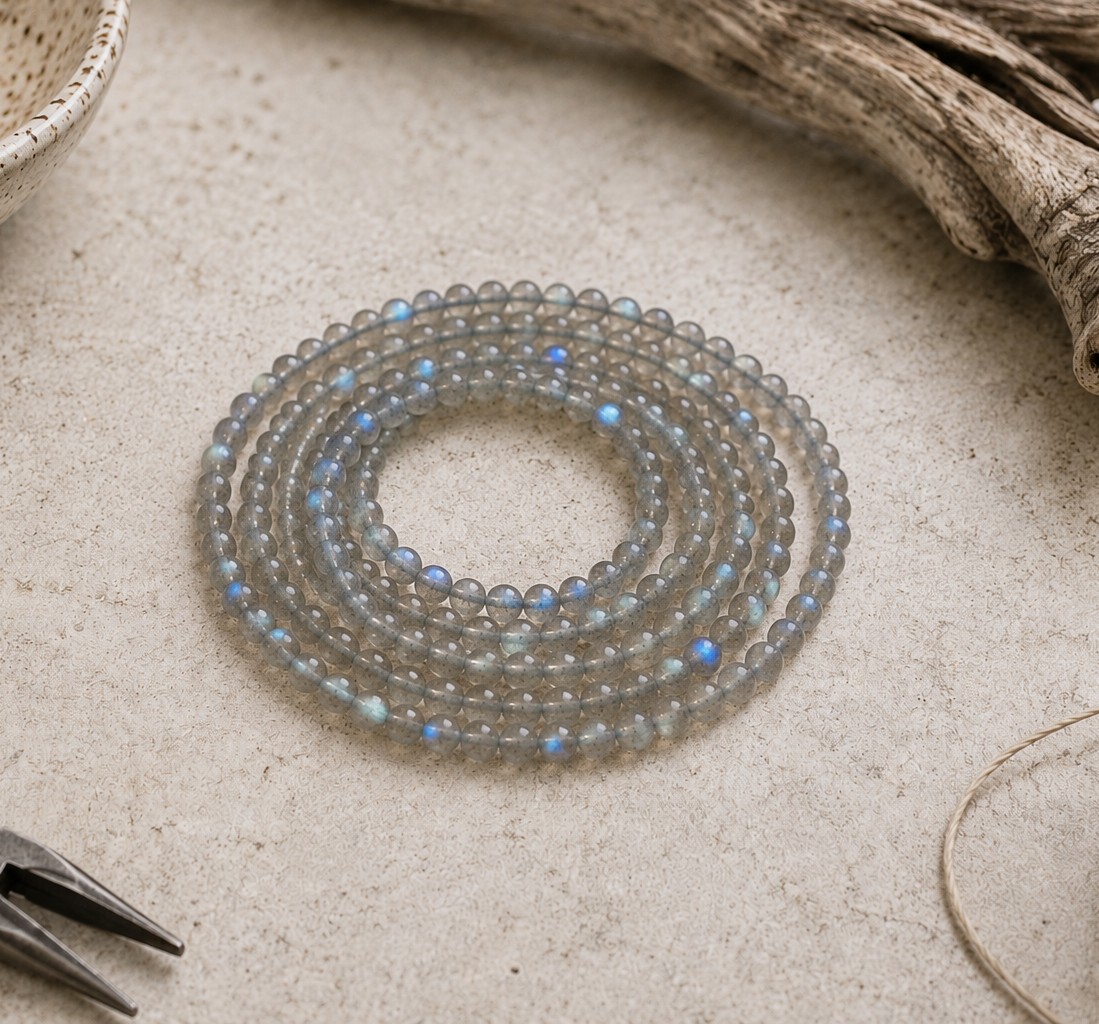 Labradorit Perlenstrang 3 mm (ca. 32 cm Länge) - natürliche Edelsteinperlen mit blauem Schimmer für Schmuckdesign & DIY