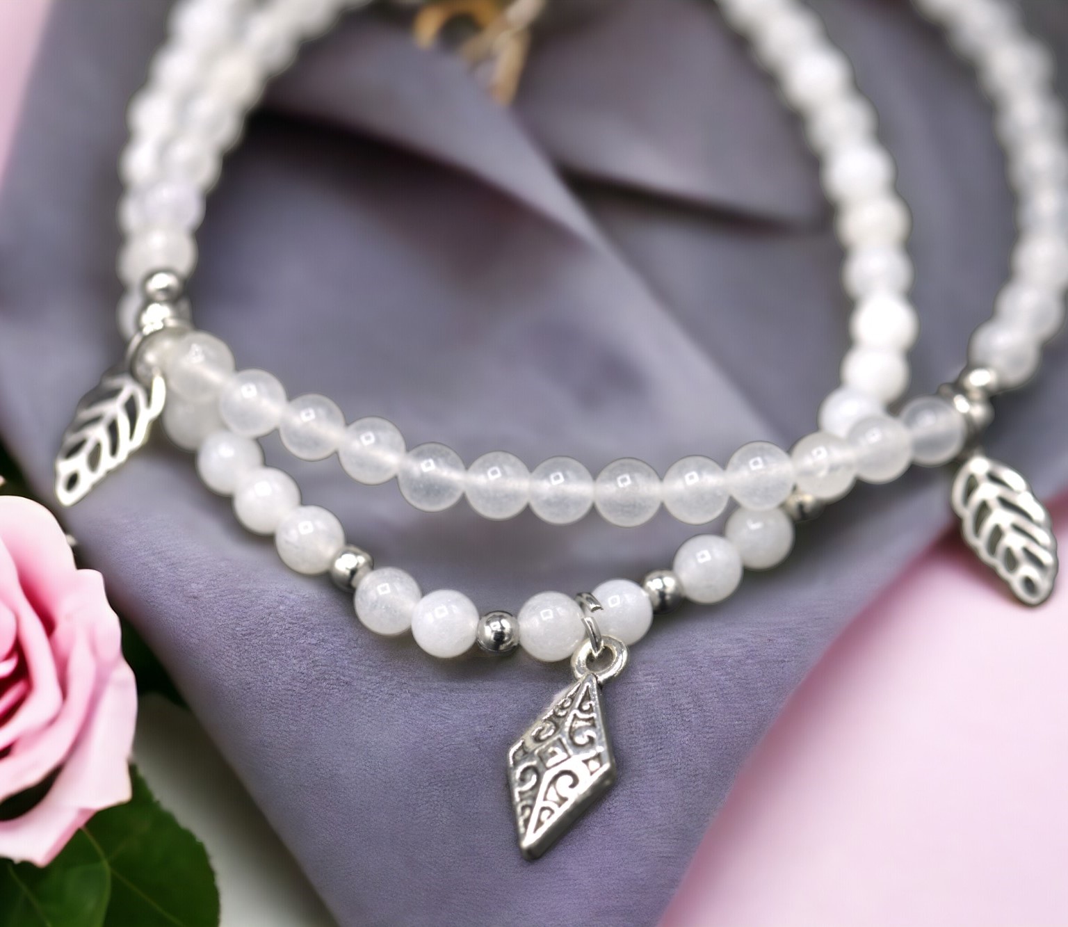 Bastelset für 2 Jadeperlen Armbänder mit antik silberfarbenen Charm Anhängern