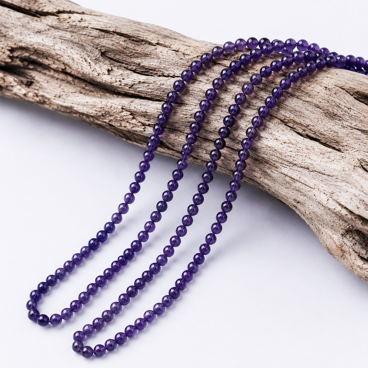 Natürlicher Amethyst Perlenstrang 4,5 - 4,7 mm rund glatt glänzend (ca. 91 Perlen / ca. 38 cm Länge)