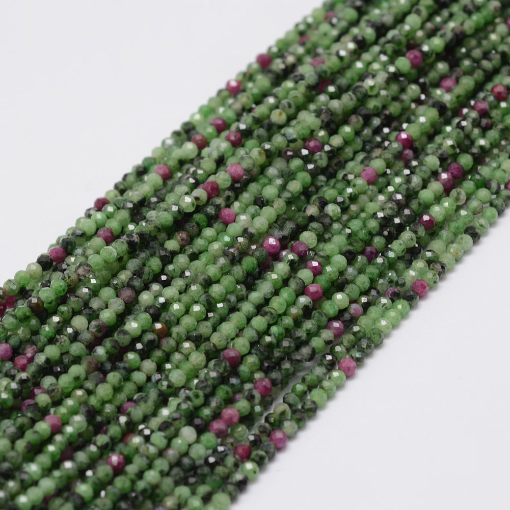 Natürlicher Ruby in Zoisite Perlenstrang 2 mm facettiert (ca. 190 Perlen / ca. 39 cm Länge)