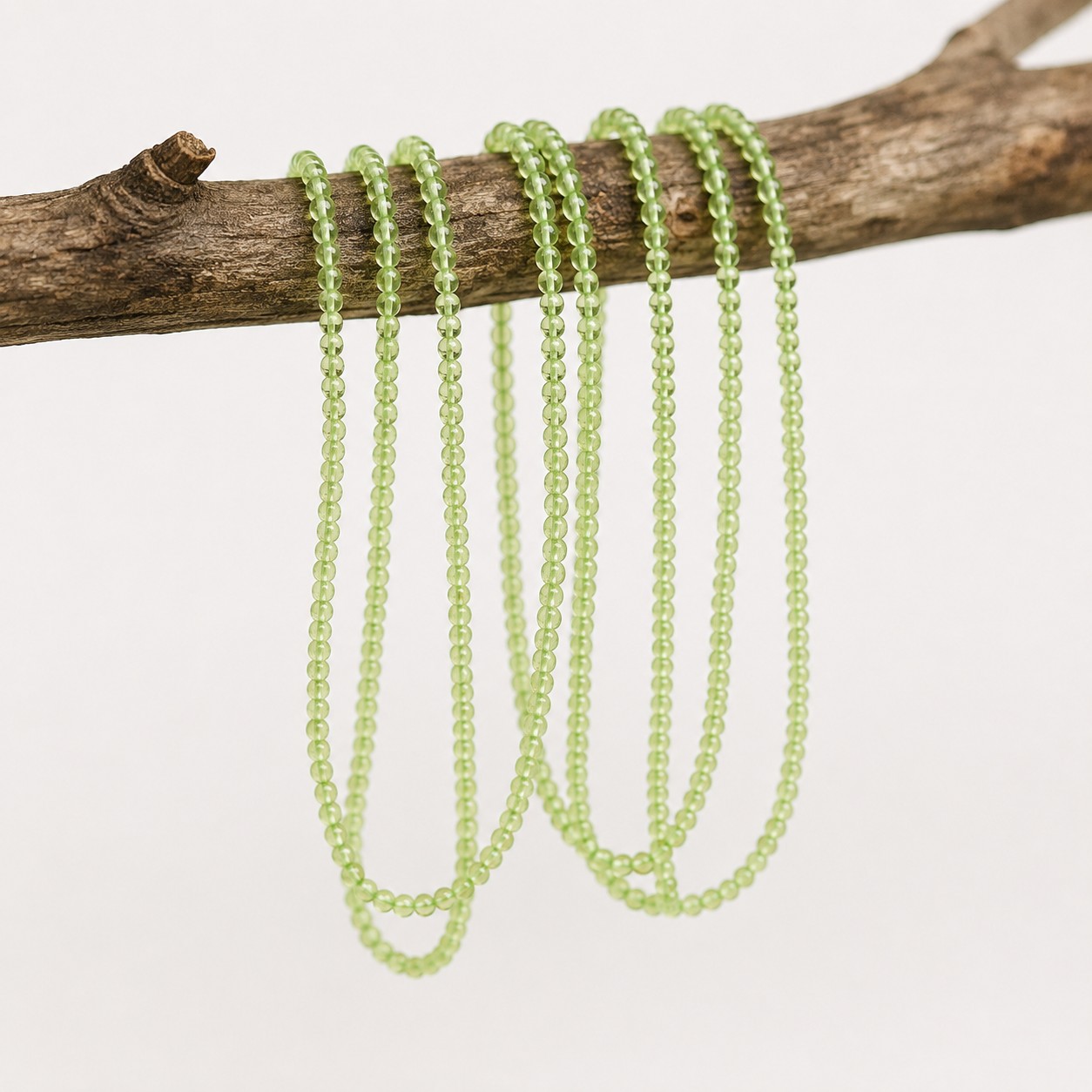 Peridot Perlenstrang 2,2 mm (ca. 180 Perlen / ca. 38 cm Länge) - natürliche Edelsteinperlen für filigranen Schmuck
