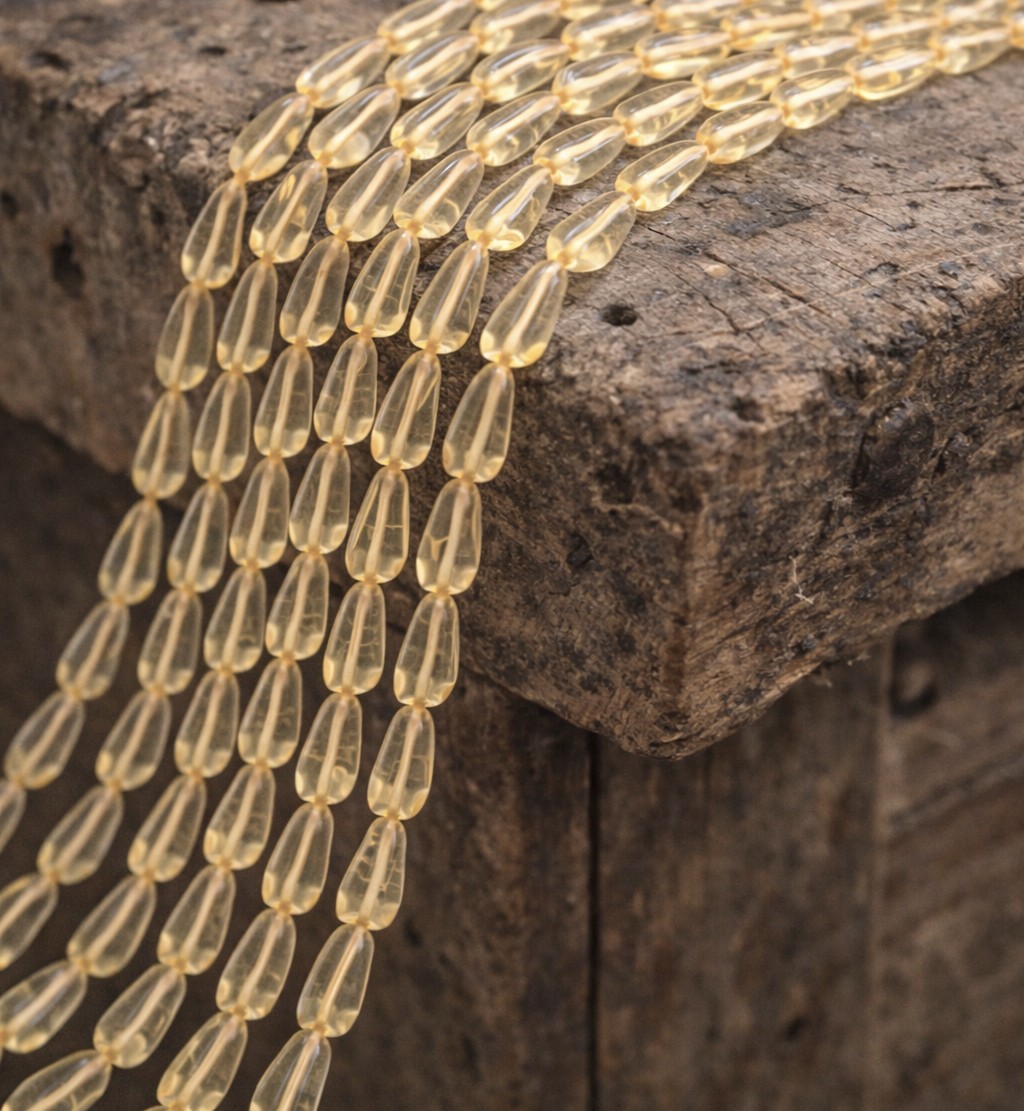 Citrin Perlenstrang 7 - 8 x 1,5 - 3,5 mm unregelmäßige Tränen (ca. 33 cm Länge)