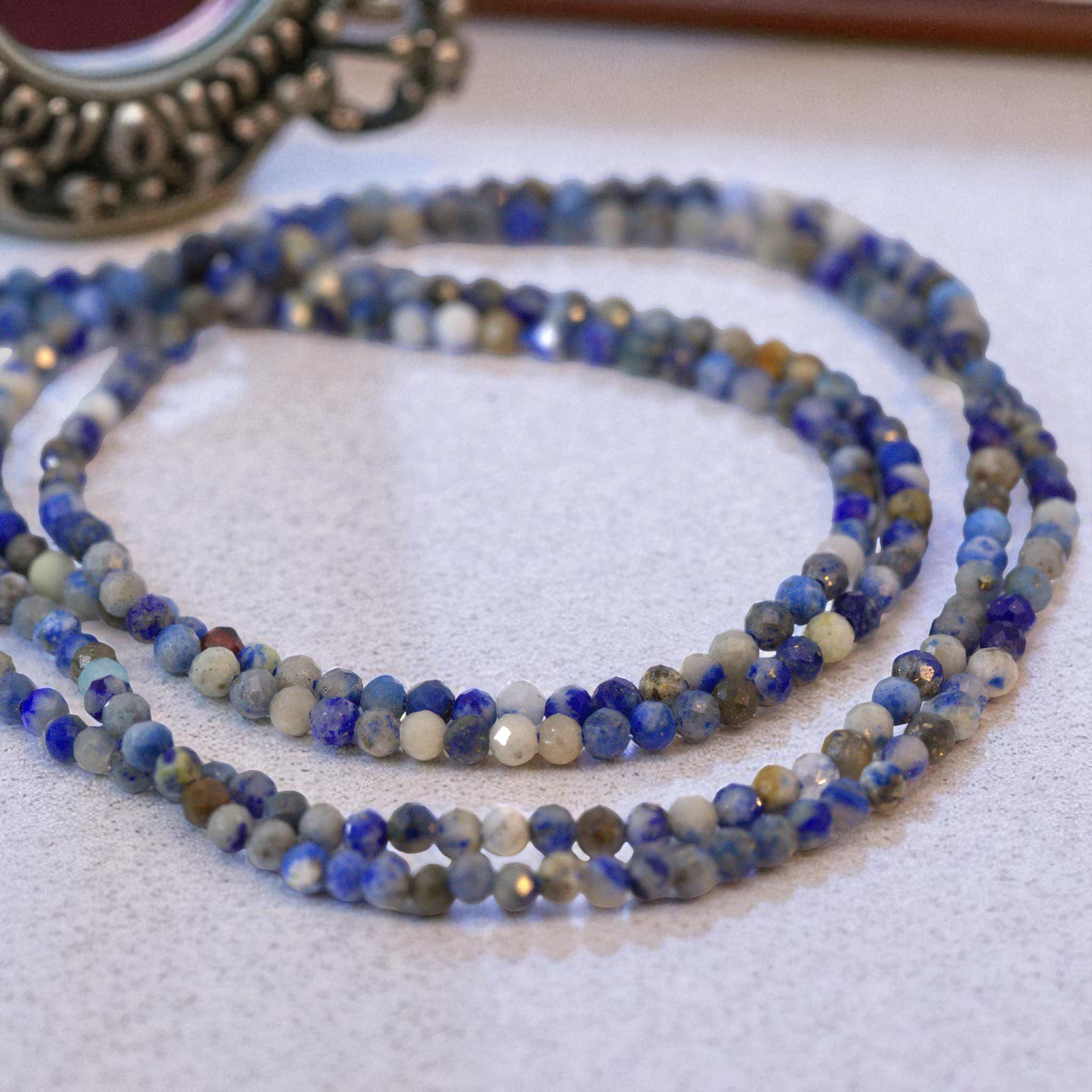 Lapislazuli Perlenstrang 2,2 mm facettiert (ca. 180 Perlen / ca. 38 cm Länge)
