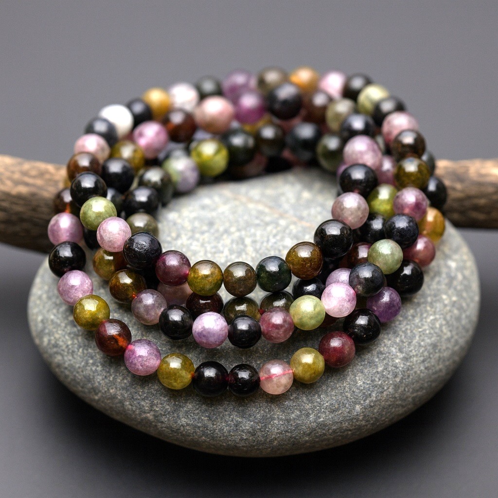 Natürlicher kurzer (Halbstrang) Turmalin 5-5 - 6 mm (ca. 30 Perlen / ca. 19 cm Länge)