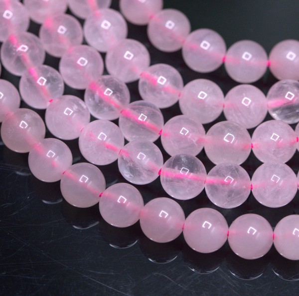 Natürlicher kurzer zartrosa Rosenquarz Perlenstrang rund glatt glänzend 8 mm (ca. 24 Perlen / ca. 20