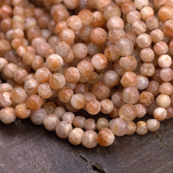 Sonnenstein Perlenstrang 4-5 mm unregelmäßige Perlen (ca. 65 Perlen / ca. 34 cm Länge)