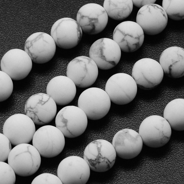 Natürlicher Howlith Perlenstrang rund matt 6 mm (ca. 59 Perlen / ca. 36,5 cm Länge)